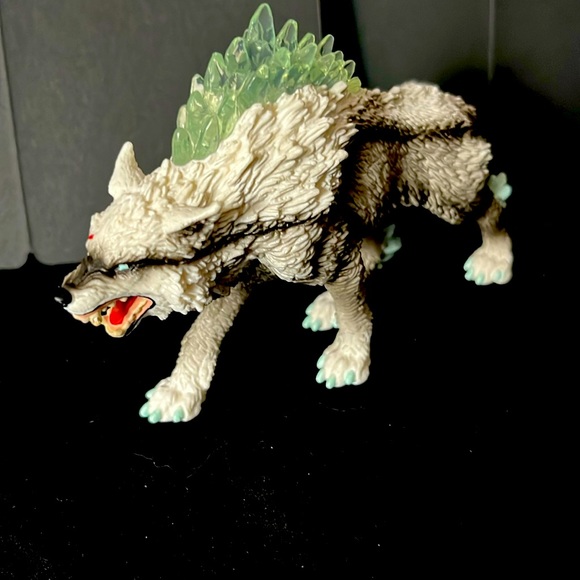 Schleich Eldrador Snow Wolf Figure (42452) - Picture 1 of 5